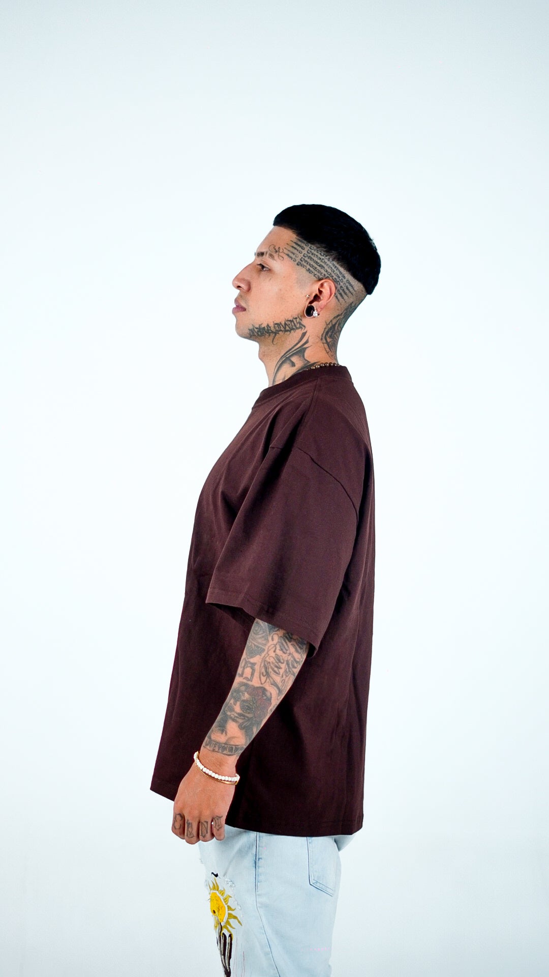 camiseta oversized chocolate