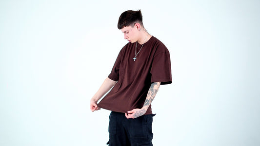 camiseta oversized chocolate