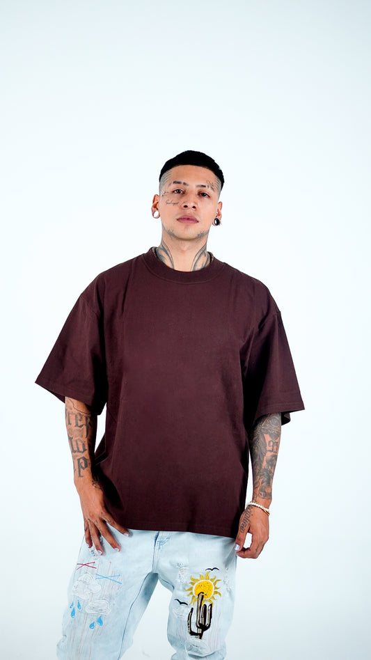 camiseta oversized chocolate